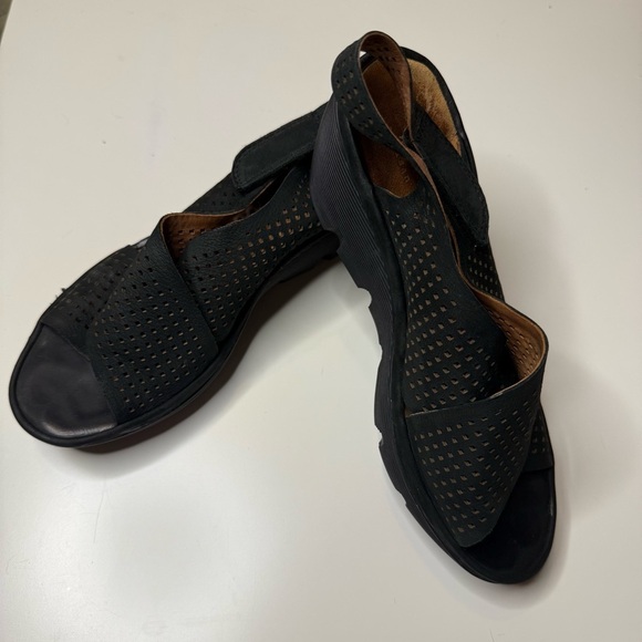 Clarks Black Perforated Women Wedge Sandals Size 8 GUC, see photos for wear - Picture 1 of 8